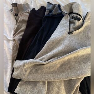 BUNDLE OF 4 - Men’s Banana Republic Sweaters size M